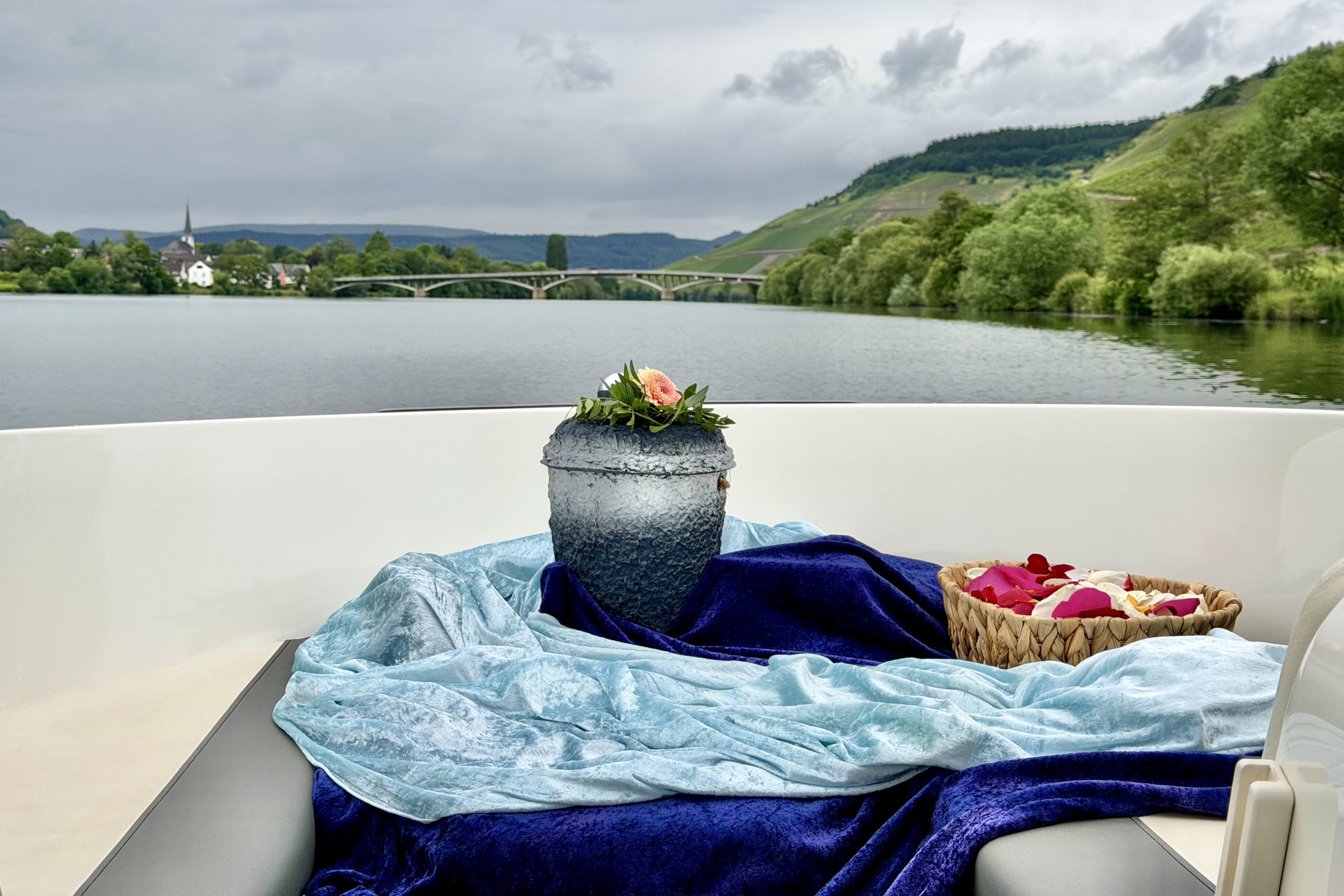 Flussbestattung Boot 3